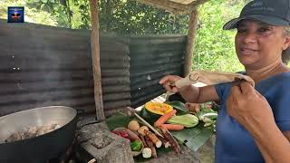 cocinando un ASOPAO de pollo donde pablo que vive solo en un CAMPO de JARABACOA