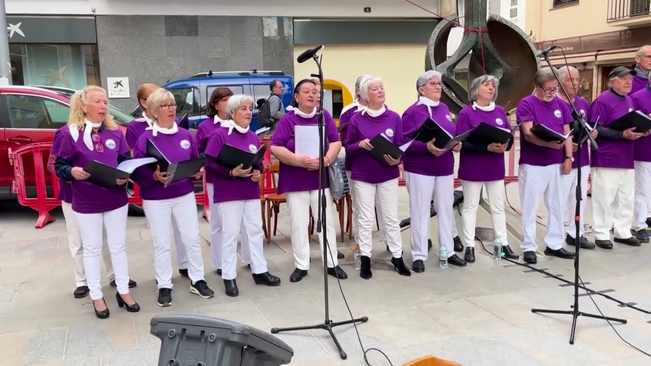 L’Associació de Pensionistes i Jubilats de Blanes celebra Sant Jordi amb una cantada d’havaneres