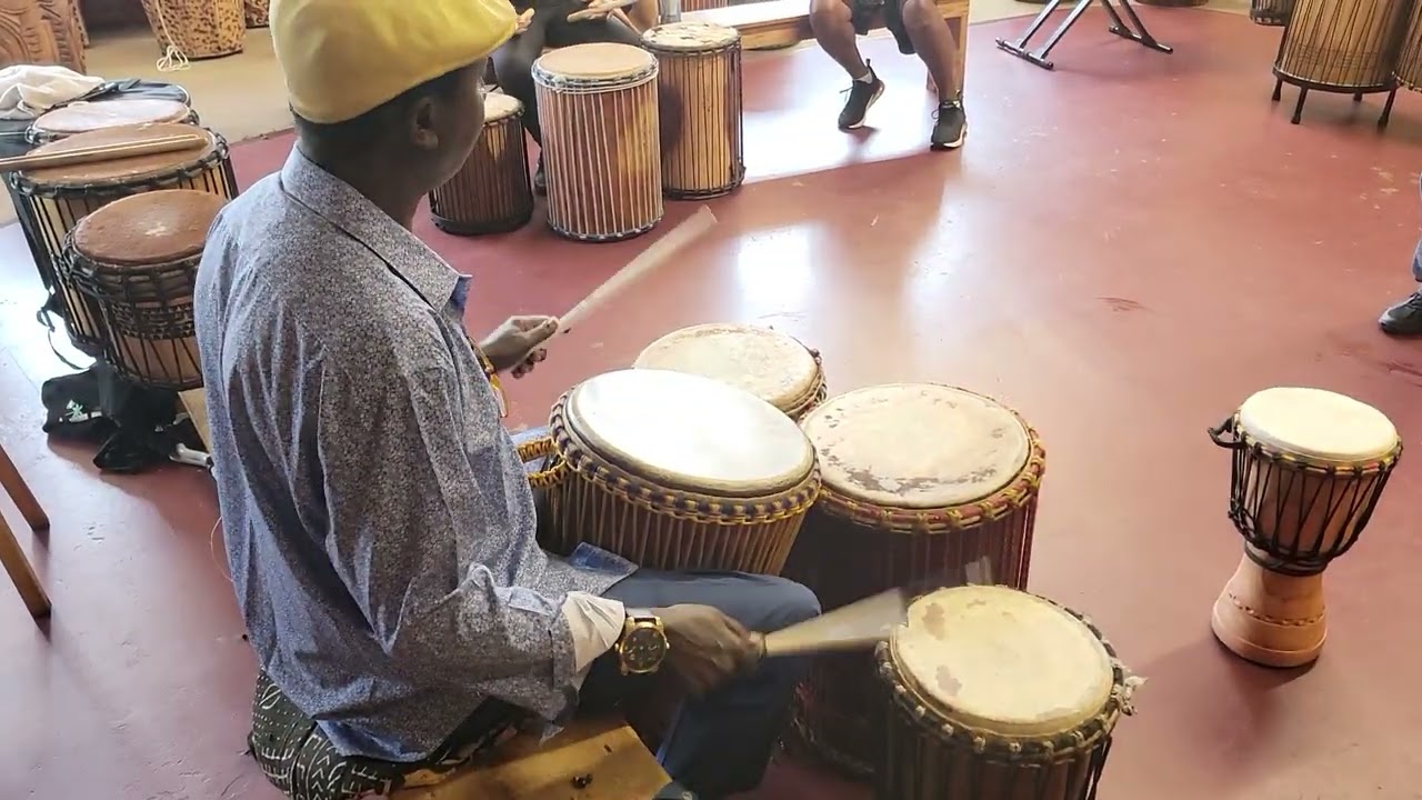 Soli donba. 3 dundun accompaniments  2 djembe accompaniments