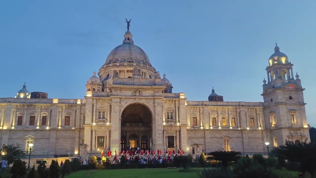 Victoria memorial at night 