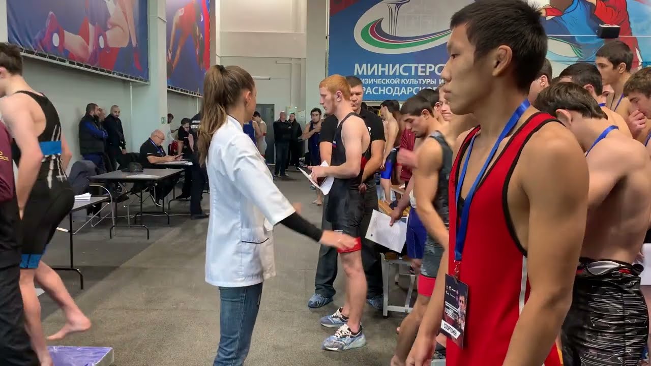 Взвешивание борцов на турнире памяти Бесика Кудухова в Краснодаре. 11 октября 2025 г.