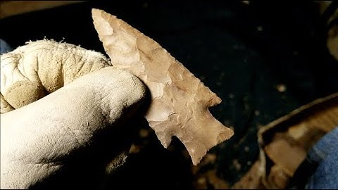 874 - Flintknapping Hardin Projectile Point from Buffalo River Chert (full video)