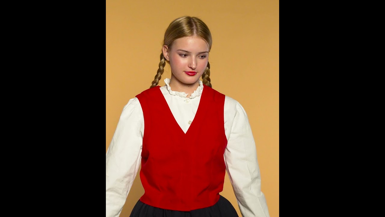 Folklorna skupina Vinko Korže Cirkovce - Kako oblečemo nošo (vsakdanjo)