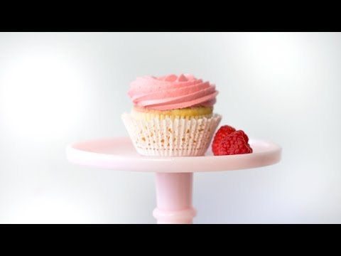 How to Make Raspberry Swirl Cupcakes