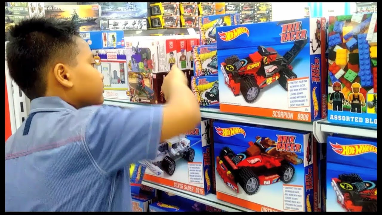 Beli Mainan Lego dan Bermain Lego di Toko Mainan. 