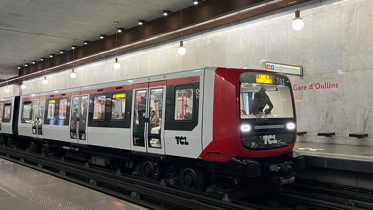 Métro B MPL16 à la station Gare d'Oullins et  Oullins Centre 