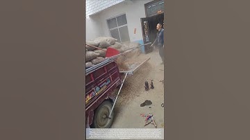 Creative tool for shelling peanuts: An ingenious rural invention using eccentric rotation!