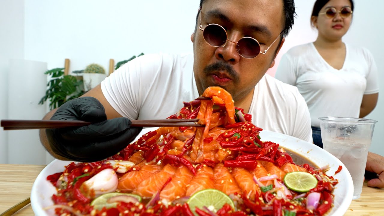 ยำแซลมอน ปลาร้าแซ่บ Salt bae Salmon Spicy Salad