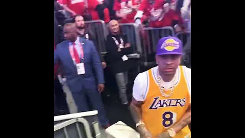 Allen Iverson Long Hug with Dywane Wade after Kobe...
