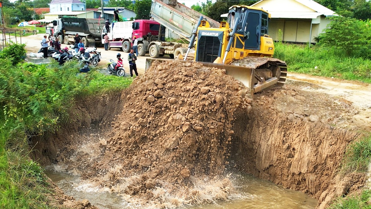 Reenjoy with NEW LOCATION Start Landfillin From The Road Use Powerful Trucks With Dozer Push Soil