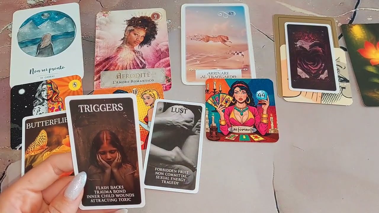 NON TI HA DIMENTICATA💞TI OSSERVA E VUOLE TORNARE #tarocchi #messaggio #tarocchinterattivi #perte 