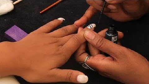 How to Zebra Stripe Nails : Nail Painting Techniques