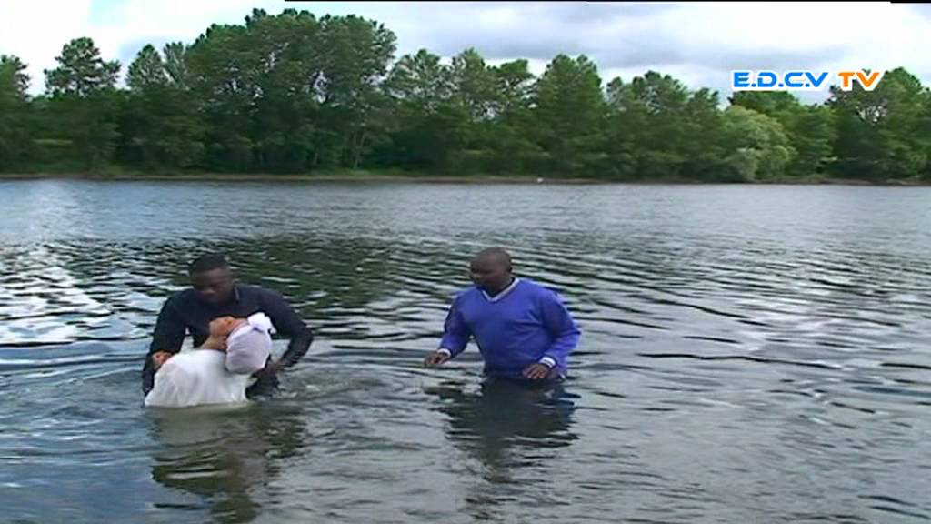 Le Baptême D'eau ! Documentaire Eglise du Christ Vivant - YouTube