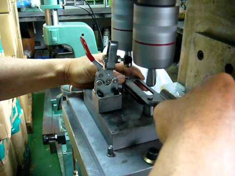 Hydraulic Spin Riveting Machine TC-155-2D 兩軸油壓鉚釘機 - YouTube