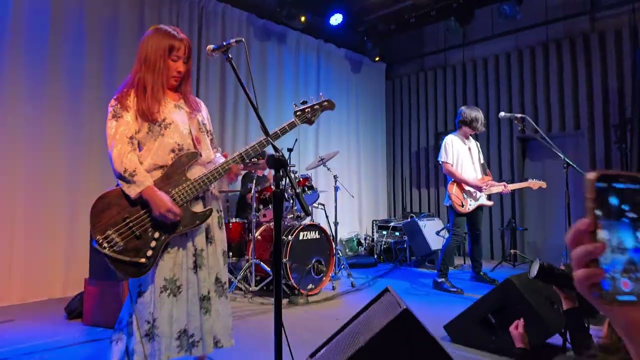 241122 MASS OF THE FERMENTING DREGS - 青い、濃い、橙色の日