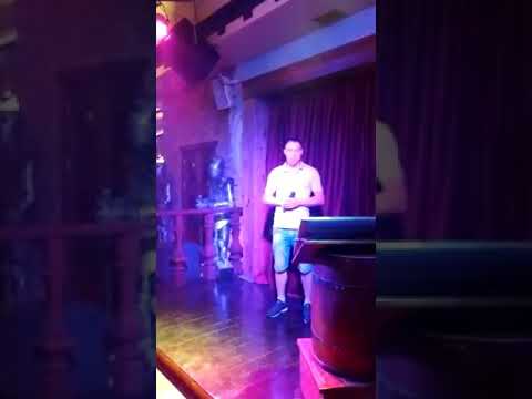 Поет как Михаил Круг))) Кольщик.