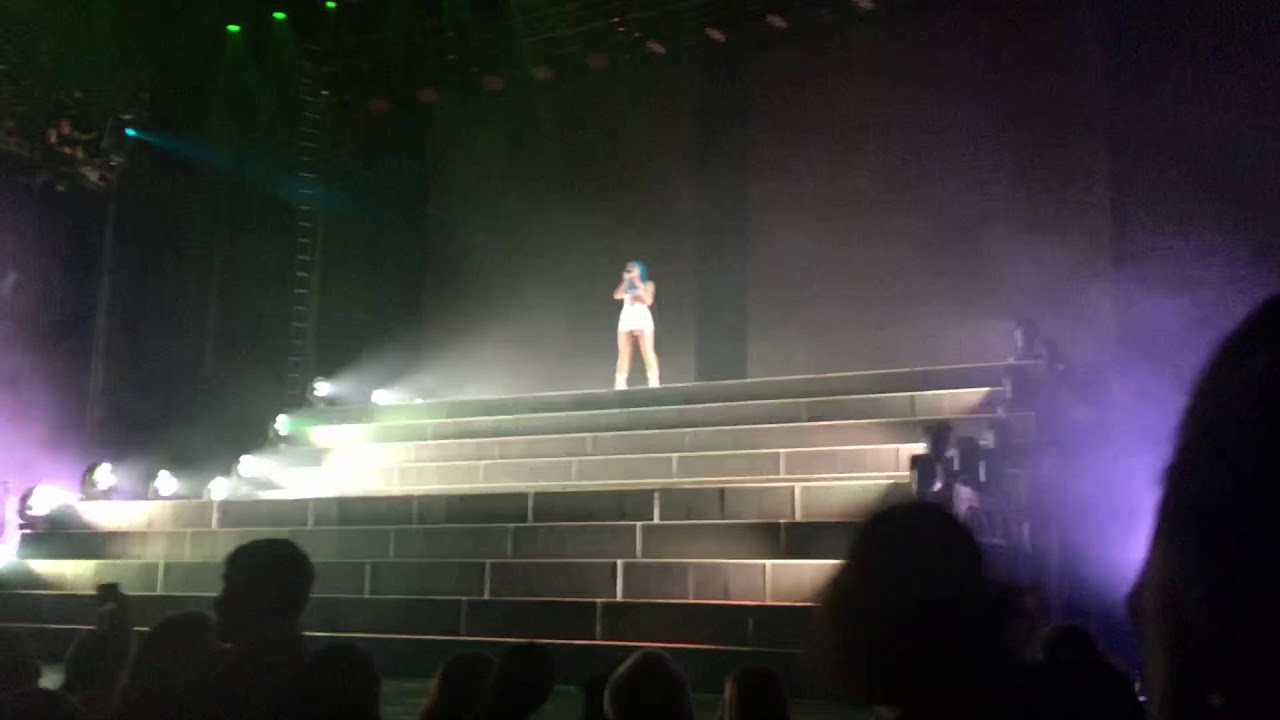 Halsey performing Control YouTube