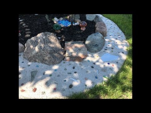 How to build a decorative mow strip with concrete - YouTube