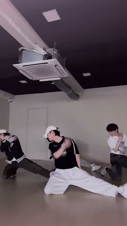 cover dance by Xodiac #xodiac #xodiacofficial #소디엑 #hyunsik #beomsoo #wain #gyumin #kpop #trending