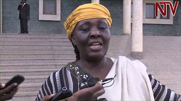 Dr. Specioza Kazibwe asisinkanye sipiika Kadaga