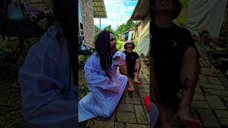 Kuntilanak Jahil Banget Sih..