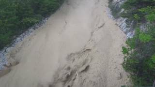 Violent Stream Of Mud And Debris Flows Down Illhorn Mountain - Liveleak