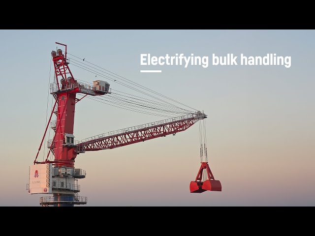The CBG 500 E: Inside our all-electric transshipment crane | Liebherr