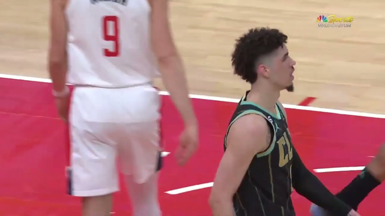 Daniel Gafford midrange shot vs Hornets