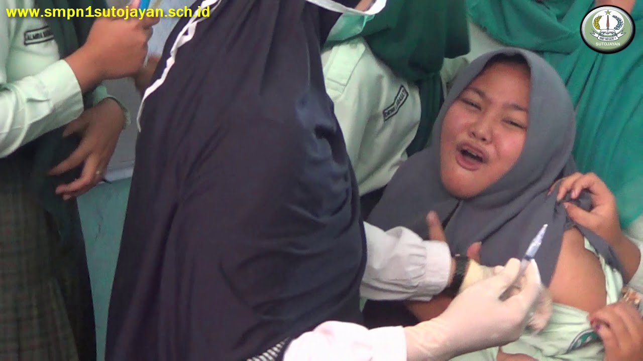 Lucu sekali saat Imunisasi MR Body Besar Nangis saat Disuntik di SMPN 1 SUTOJAYAN