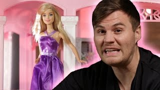 Pria Bermain Dengan Barbie
