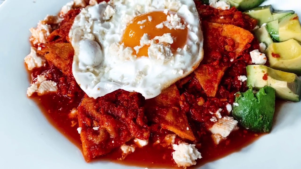Como hacer CHILAQUILES en Casa / Receta Para el desayuno al ESTILO SABROSISIMO YouTube