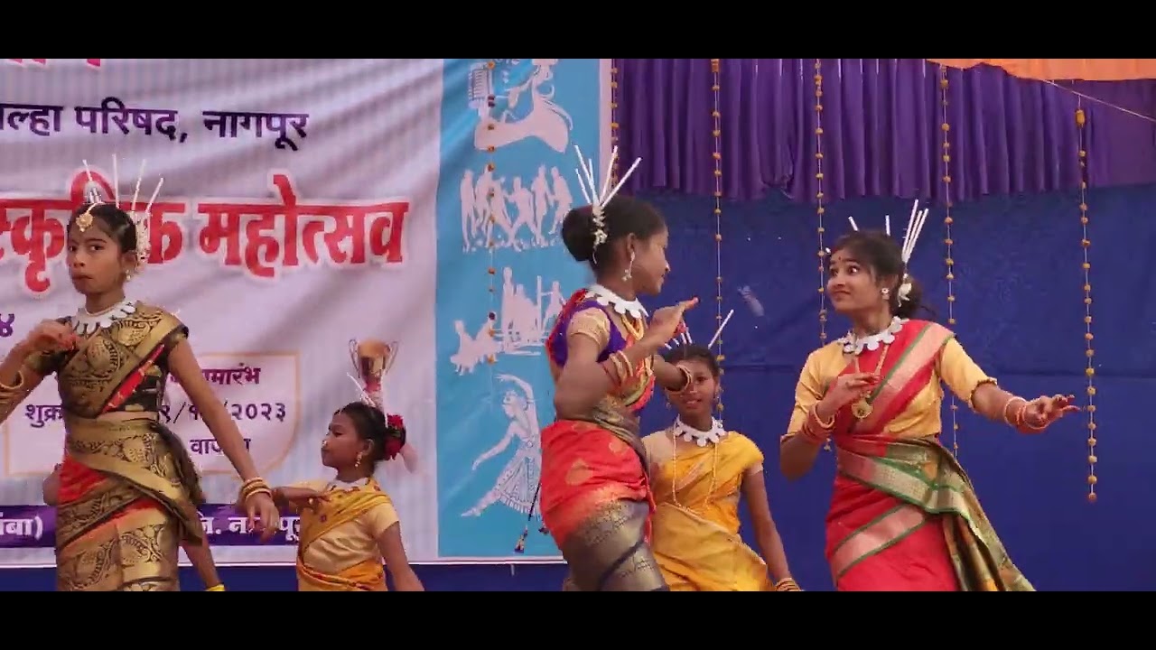 तालुकास्तरीय संस्कृतिक स्पर्धेत संबलपुरी नृत्य सादर करतांना जि प उच्च प्राथ शाळा दुधाळा प स काटोल
