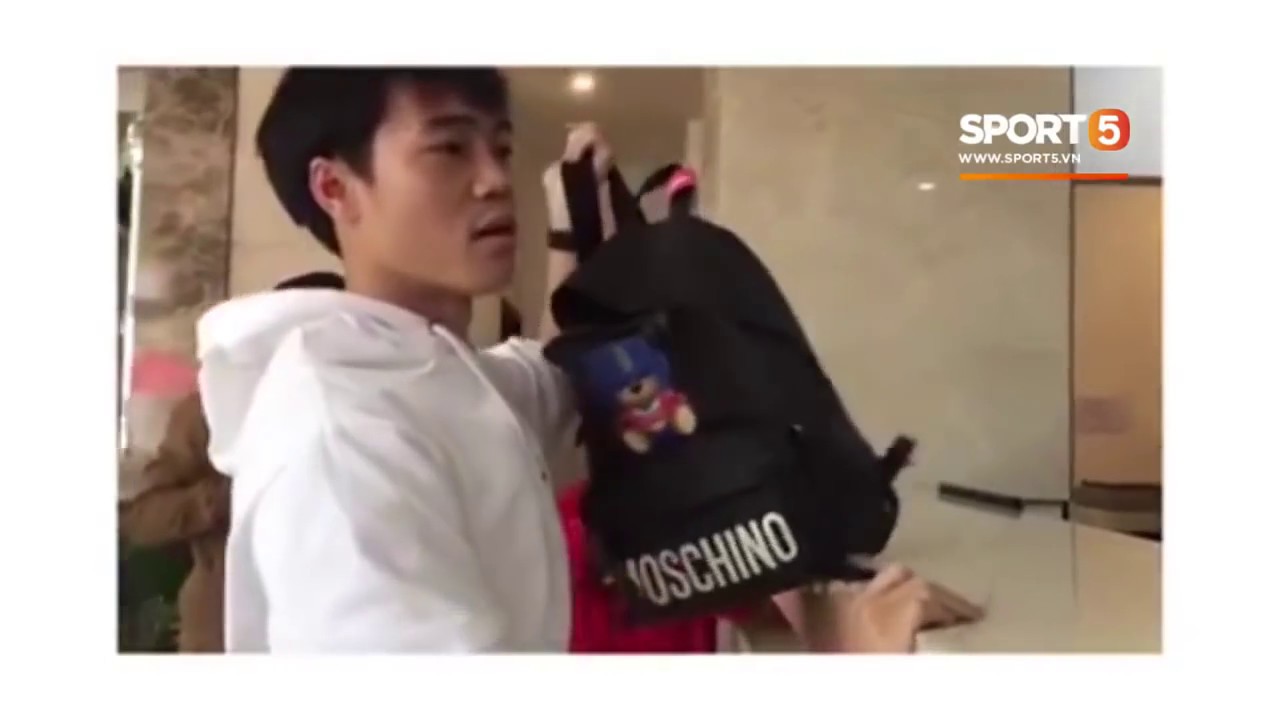 Văn Toàn hóa 'rich kid' trong ngày hội quân đầu tiên chuẩn bị AFF Cup