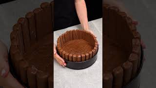 Bolo de morango sem forno que começa com um truque surpreendente