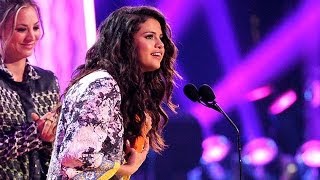 5 hottest guys at the kcas►► http://bit.ly/1mc4oca more celebrity
news ►► http://bit.ly/subclevvernews that's selena gomez accepting
a kca, plus, one directi...