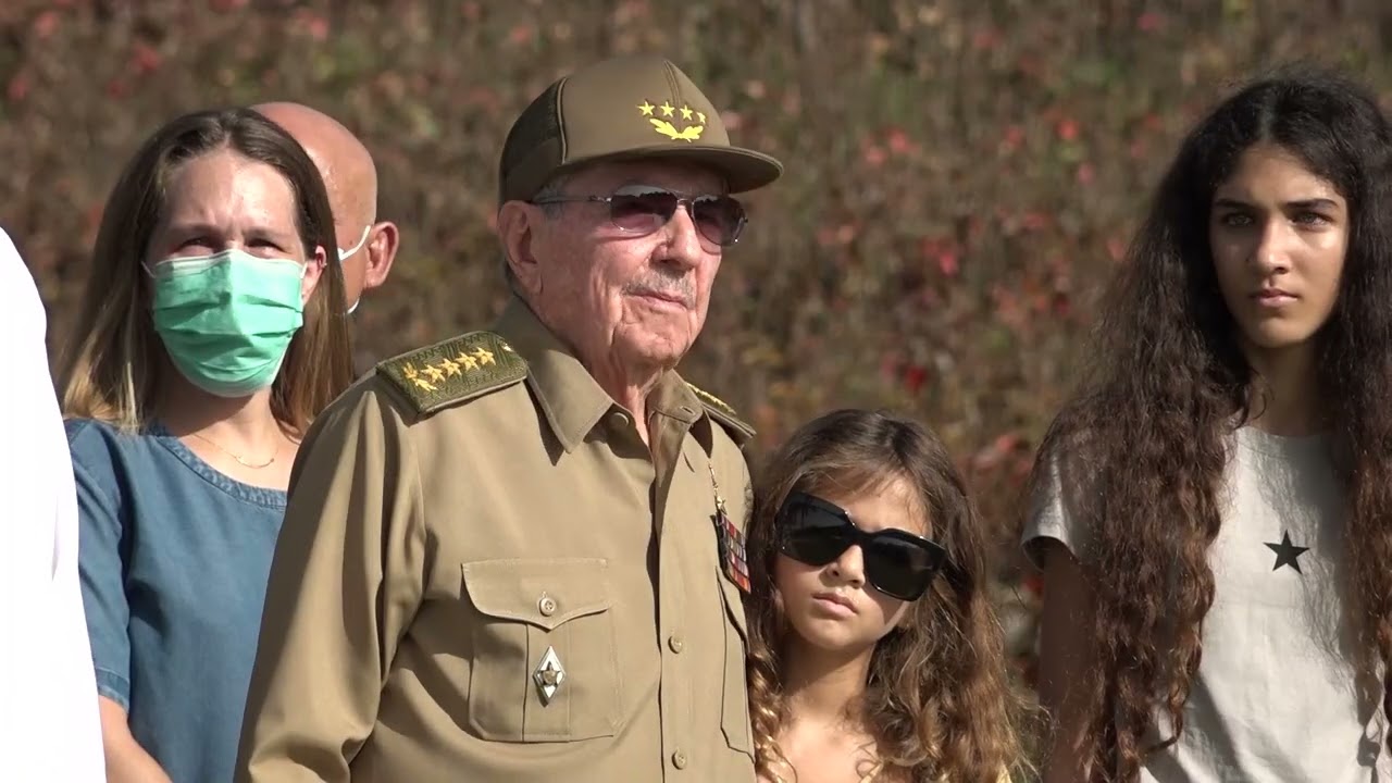 Preside Raúl ceremonia de inhumación de los Generales Julio Casas y Luis Alberto Rodríguez