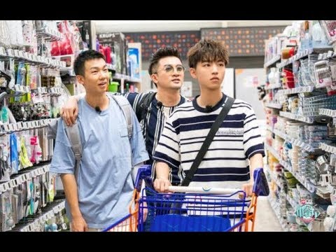 苏有朋和王俊凯‘亲子装’价格无情的曝光，网友直呼：太接地气了