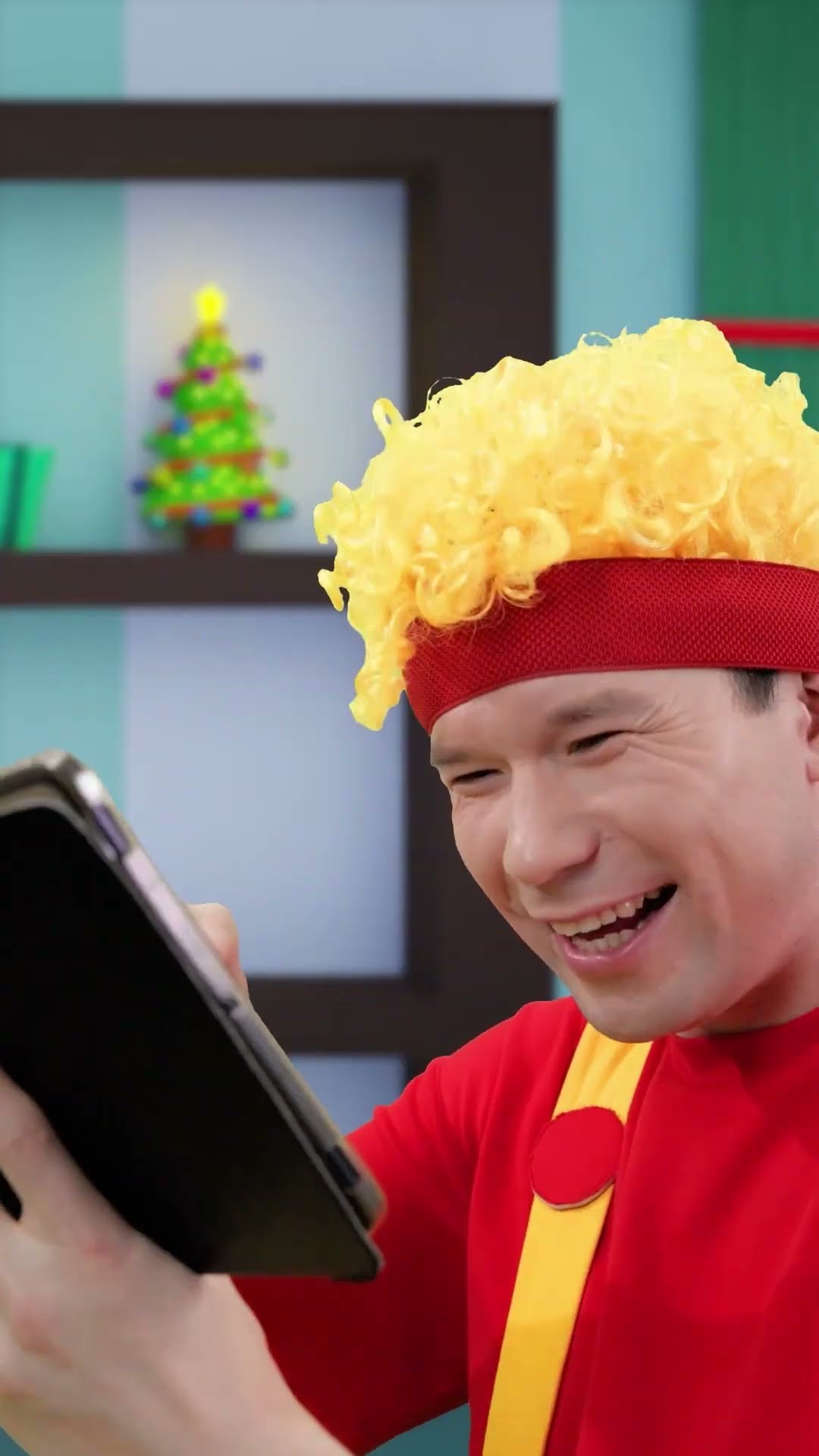 Chicky Plays Boom-Boom in the game in the D Billions Game for Kids