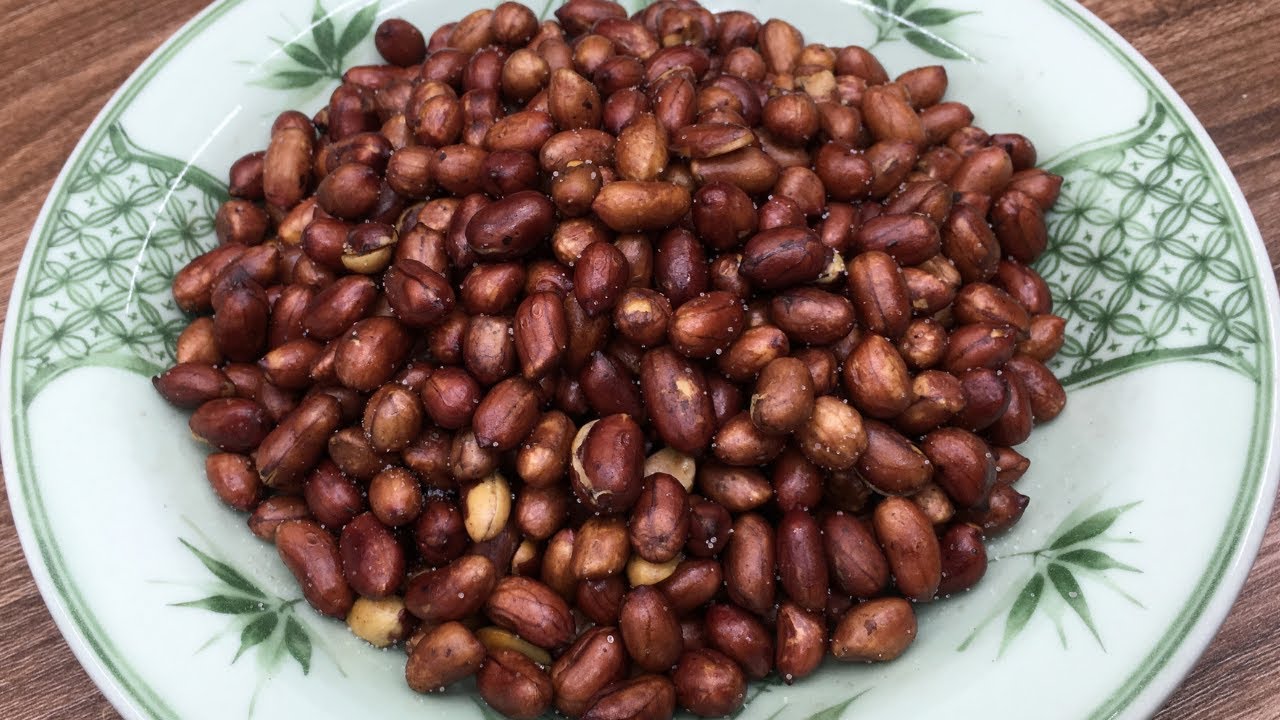 При жарке арахиса добавлять масло первым — неправильно!