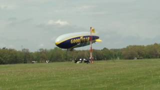 Goodyear NT Wingfoot Two landing and loading passengers