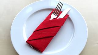 Download Lagu Servetten plooien voor bestek. MP3