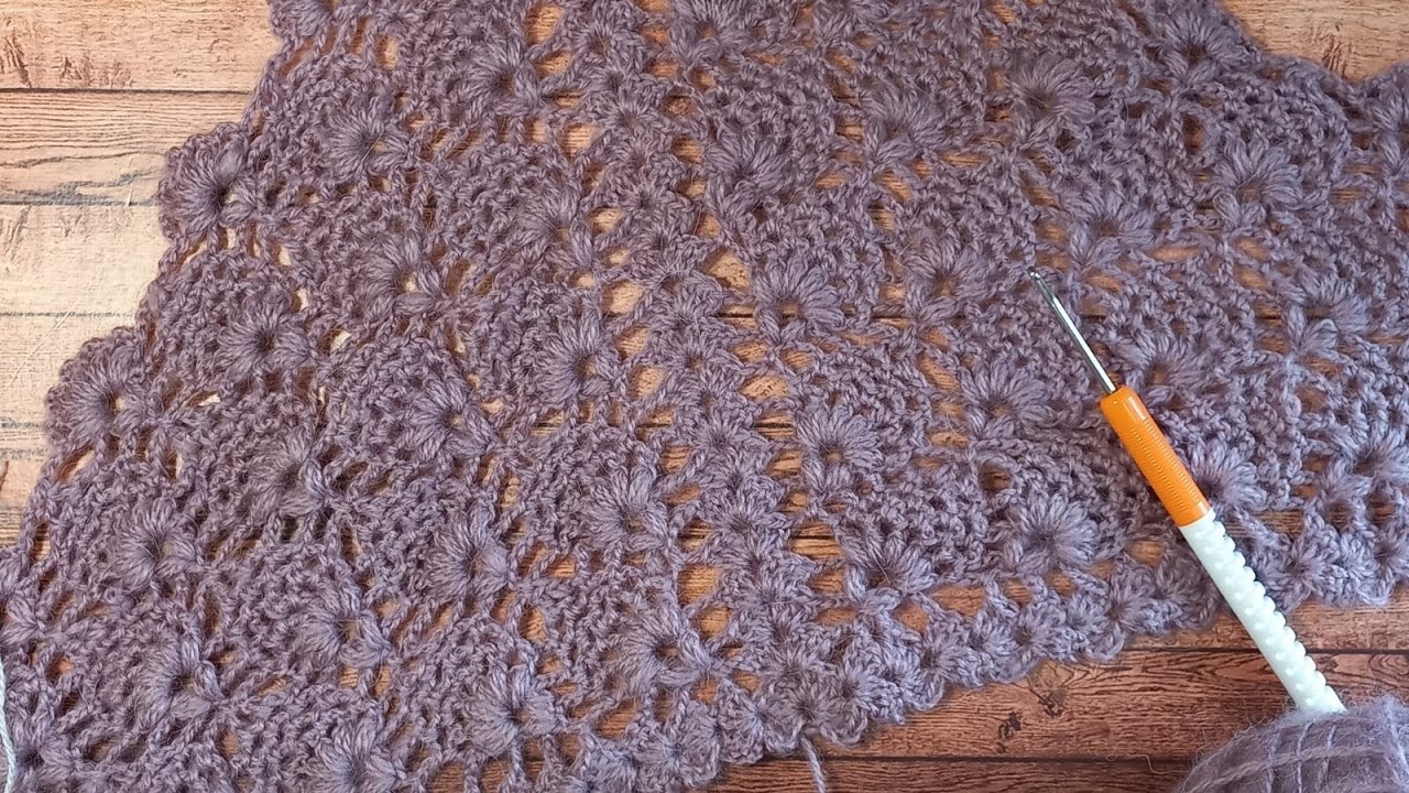 Готовая кружевная шаль ручной работы с бахромой