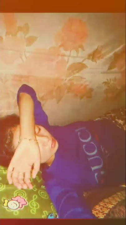 Tidur sendiri bersarung kain batik