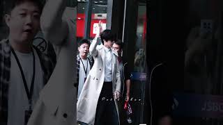 抵达录制现场,今天是霸总风衣 拿捏 #刘宇宁 #liuyuning #音乐缘计划 第二季 录制 20251015