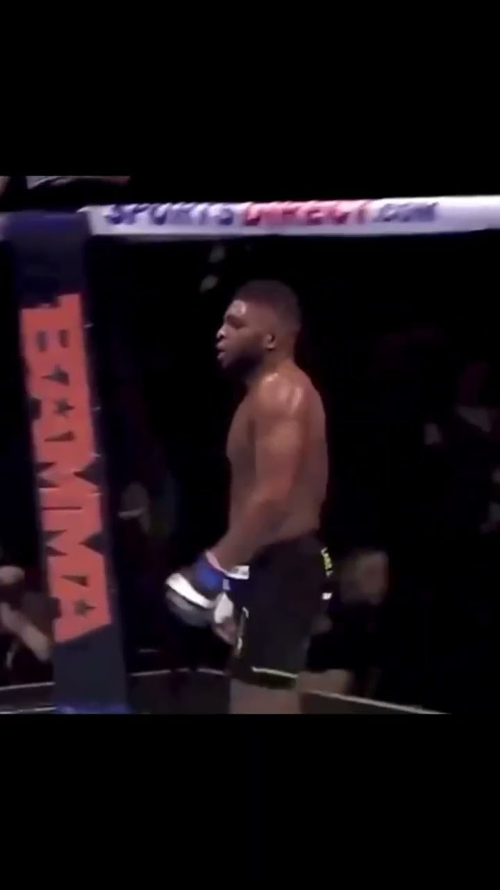 This uppercut ? Via - @ufc #ufc #mma #knockout