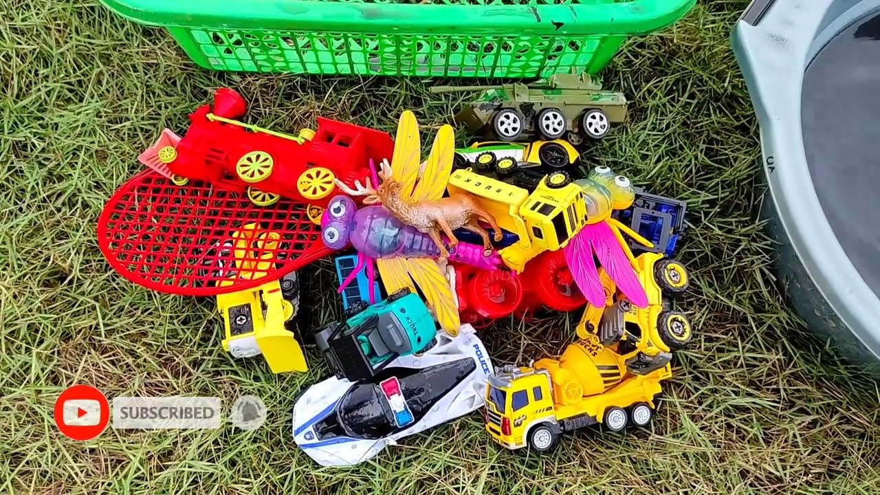 Membersihkan Mainan Mobil Polisi, Kereta Api, Bus Tayo, Bulldozer