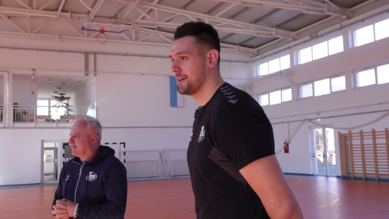 Bánhidi Bence tesi tanárnak állt!