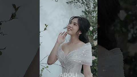 Váy cưới tay nữ hoàng đầy quyến rũ của ADOLI