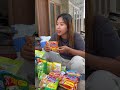 Pelanggan minta bonus.