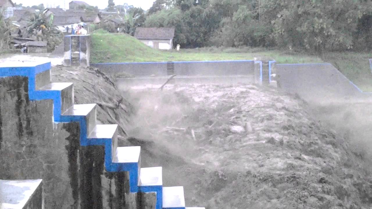 banjir lahar dingin kediri kali konto